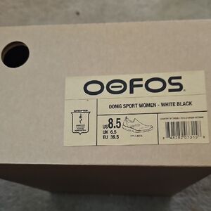 OOFOS OOMG Sport Women's Shoes - White and Black